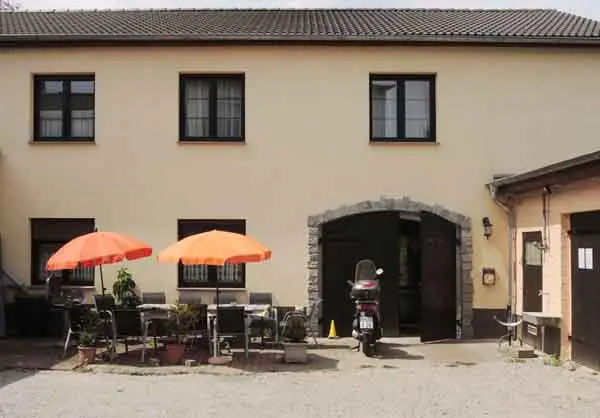 Blick auf das Stammhaus der Apartment-Pension Forsthaus51